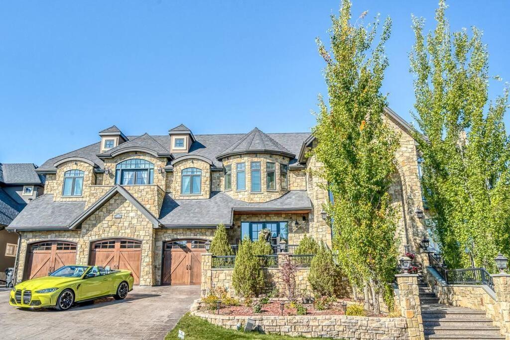 French Chateau W/Swim Spa & Theatre: 11,700 Sqft YYC Esterno foto
