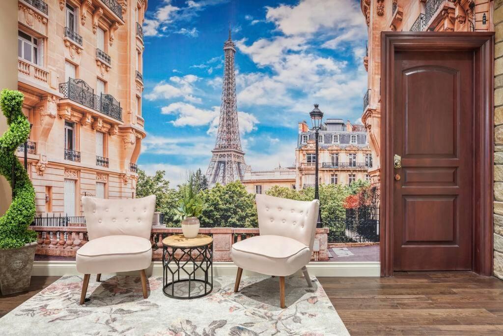 French Chateau W/Swim Spa & Theatre: 11,700 Sqft YYC Esterno foto