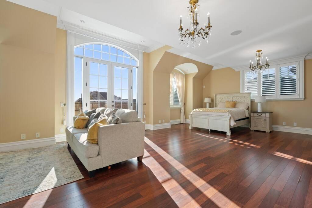 French Chateau W/Swim Spa & Theatre: 11,700 Sqft YYC Esterno foto