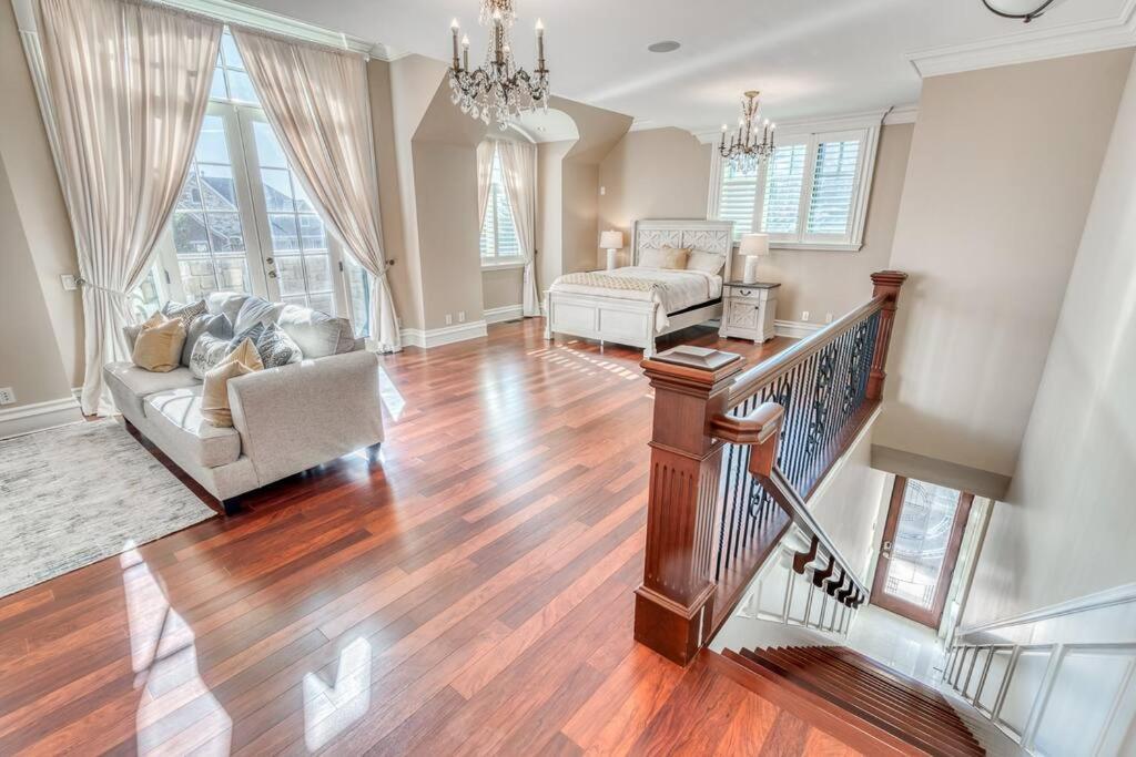 French Chateau W/Swim Spa & Theatre: 11,700 Sqft YYC Esterno foto