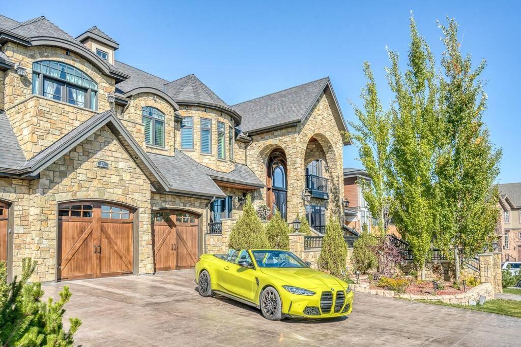 French Chateau W/Swim Spa & Theatre: 11,700 Sqft YYC Esterno foto
