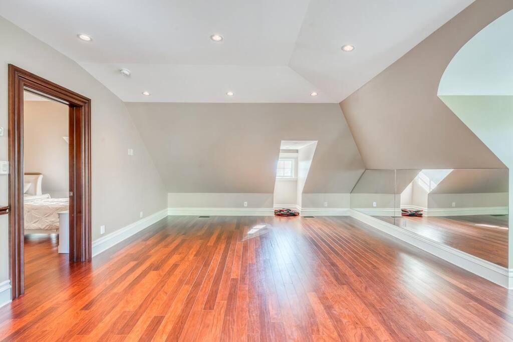 French Chateau W/Swim Spa & Theatre: 11,700 Sqft YYC Esterno foto