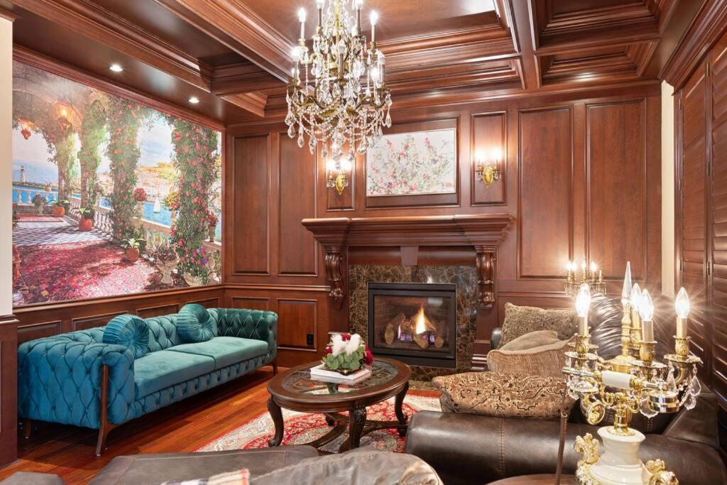 French Chateau W/Swim Spa & Theatre: 11,700 Sqft YYC Esterno foto