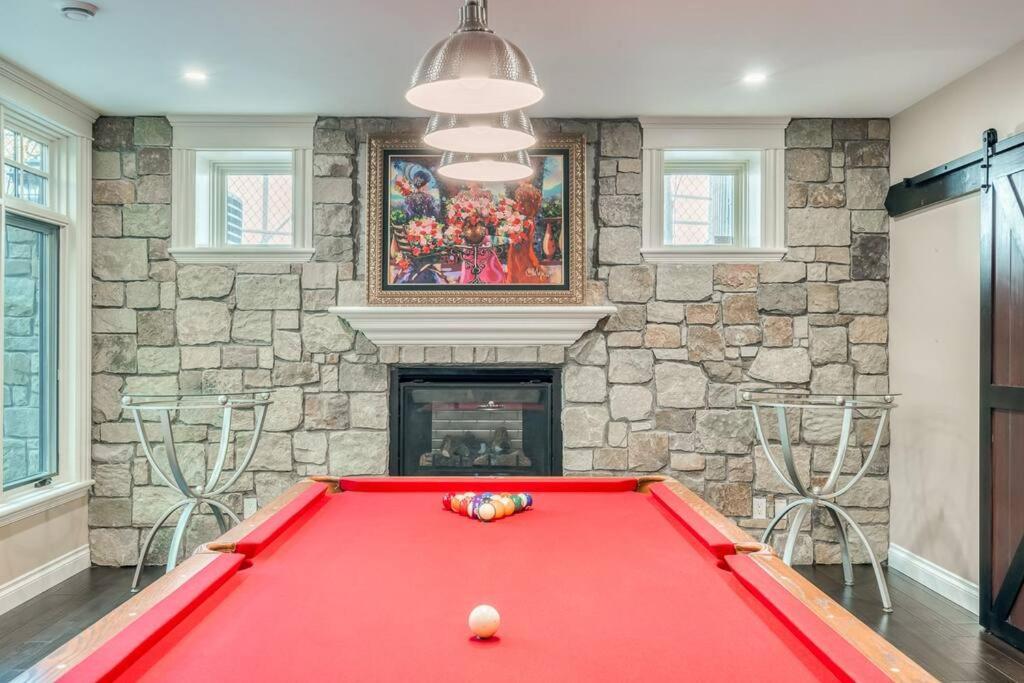 French Chateau W/Swim Spa & Theatre: 11,700 Sqft YYC Esterno foto